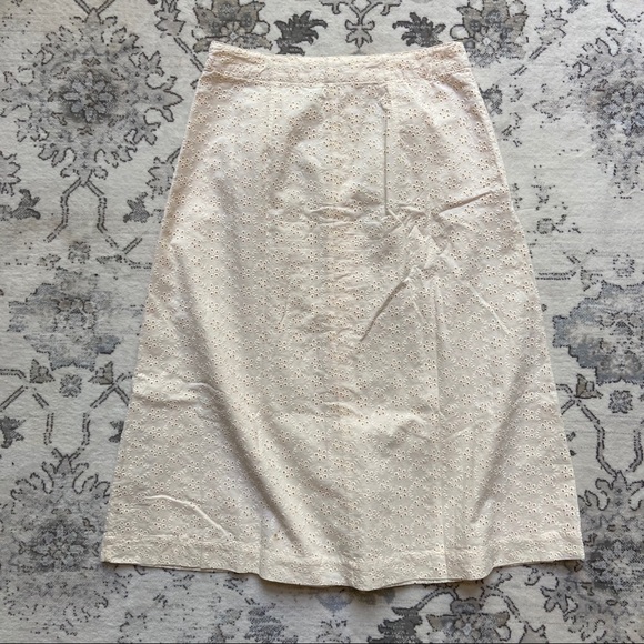 Madewell Eyelet Patio Button-Front Midi Skirt - Picture 4 of 8